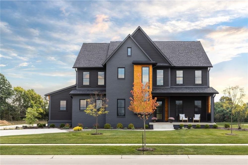 Black House With Wood Accents Over the Garage Door: A Modern Aesthetic